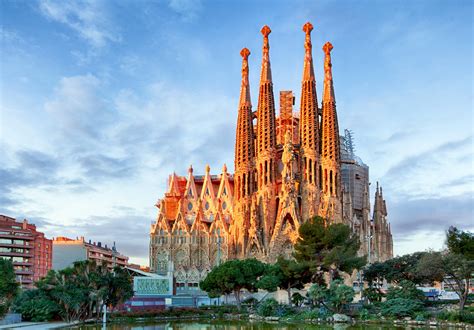 famous cathedral in barcelona sagrada familia
